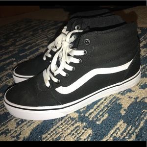 Women’s Black Hightop Vans!